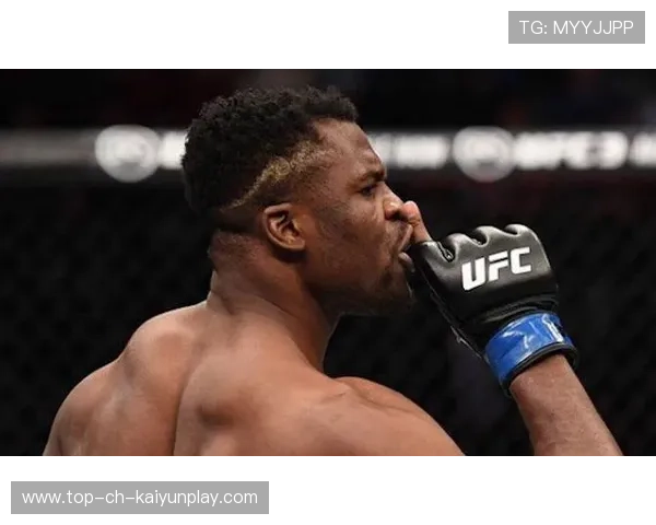 UFC重拳连续命中一回合直接终结：力量与节奏的极致较量